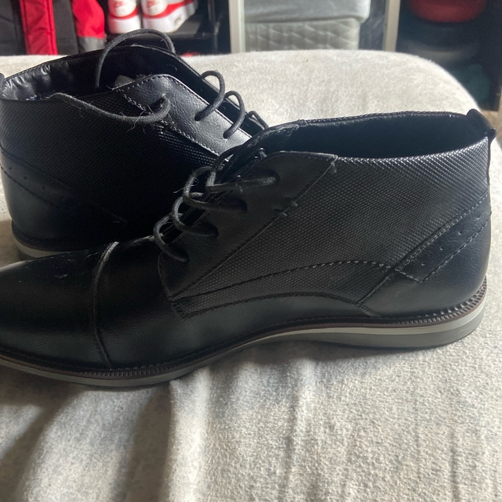 Madden dress shoes good condition wore one time size 10 in men’s
